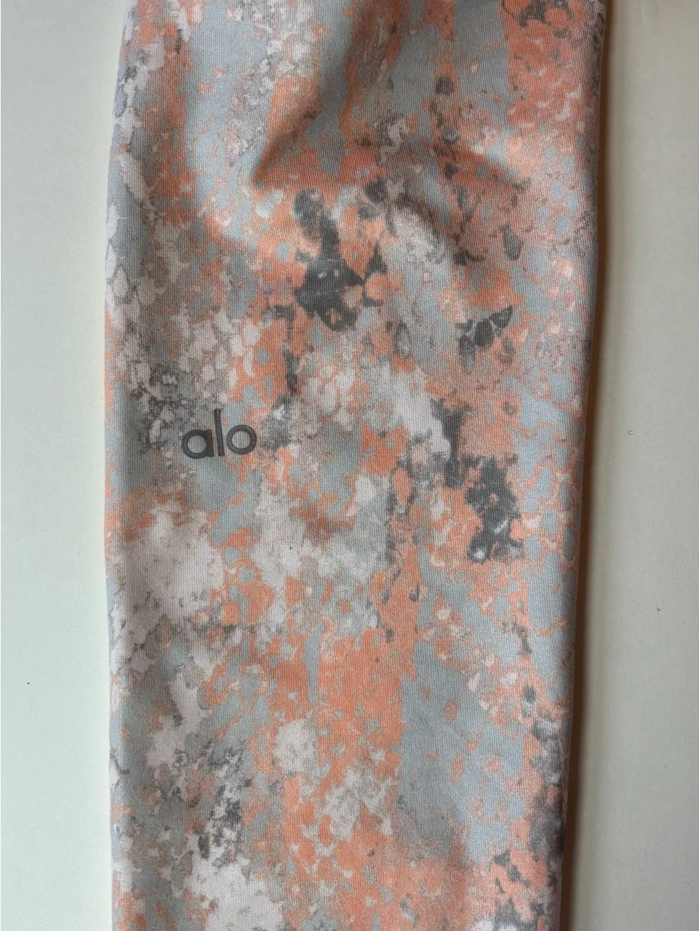 Alo Yoga Abstract Snake Print High Rise Leggings Peach Gray 28” Inseam